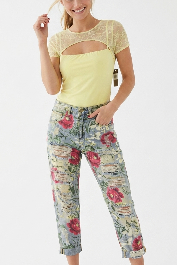 Γυναικείο floral mom fit jeans από βαμβακερό denim με σκισίματα και πολύχρωμο λουλουδάτο σχέδιο.