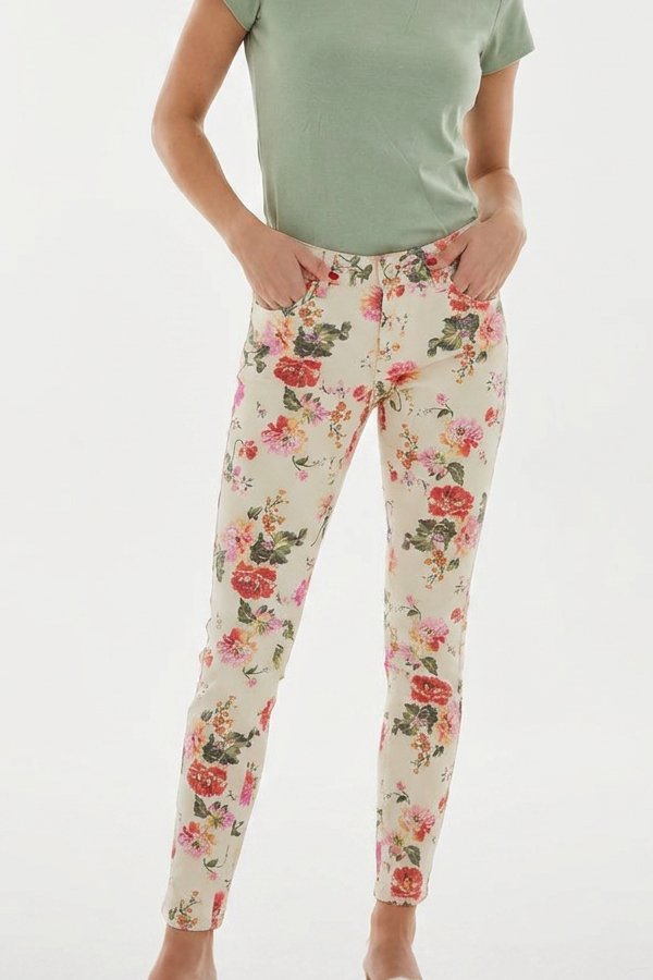 Γυναικείο slim fit floral jeans με μεσαία μέση και πολύχρωμο φλοράλ σχέδιο