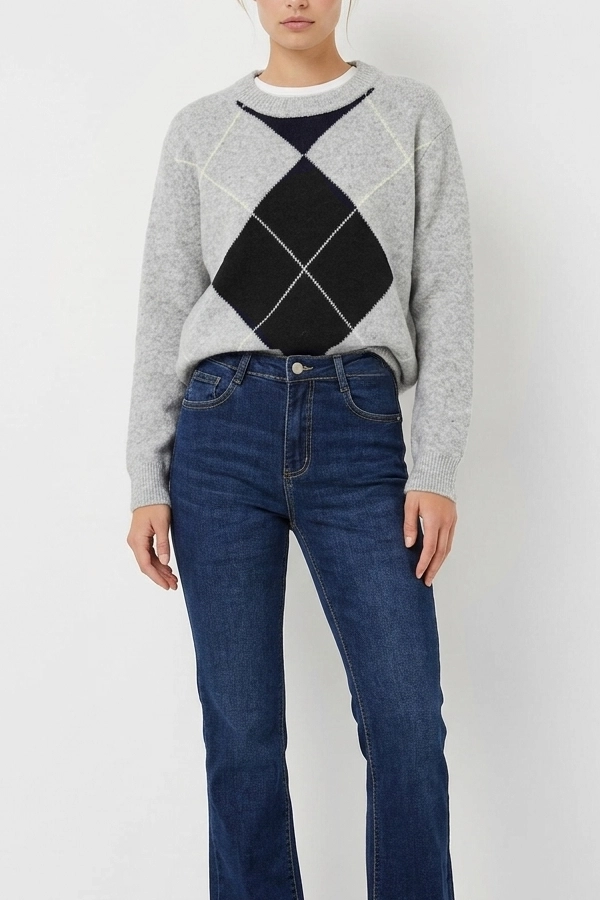 Γκρι oversized πλεκτό sweater με black και cream σχέδιο ρόμβων
